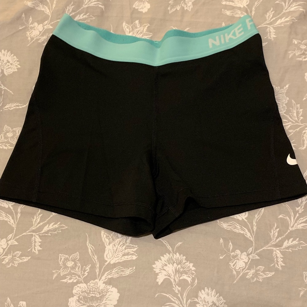 Nike pro workout shorts sz S